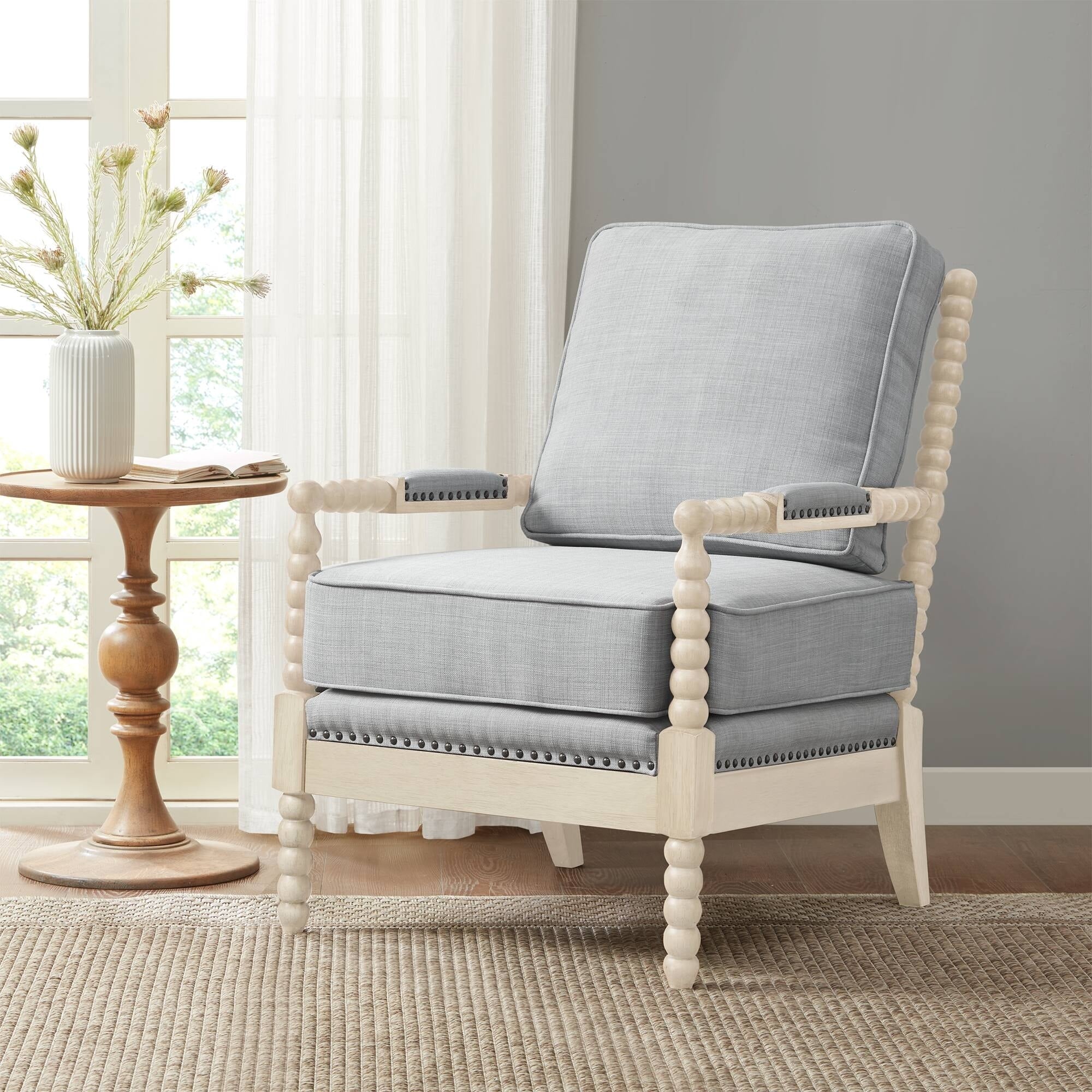Poltrona Madison Park Donohue con struttura in legno tornito