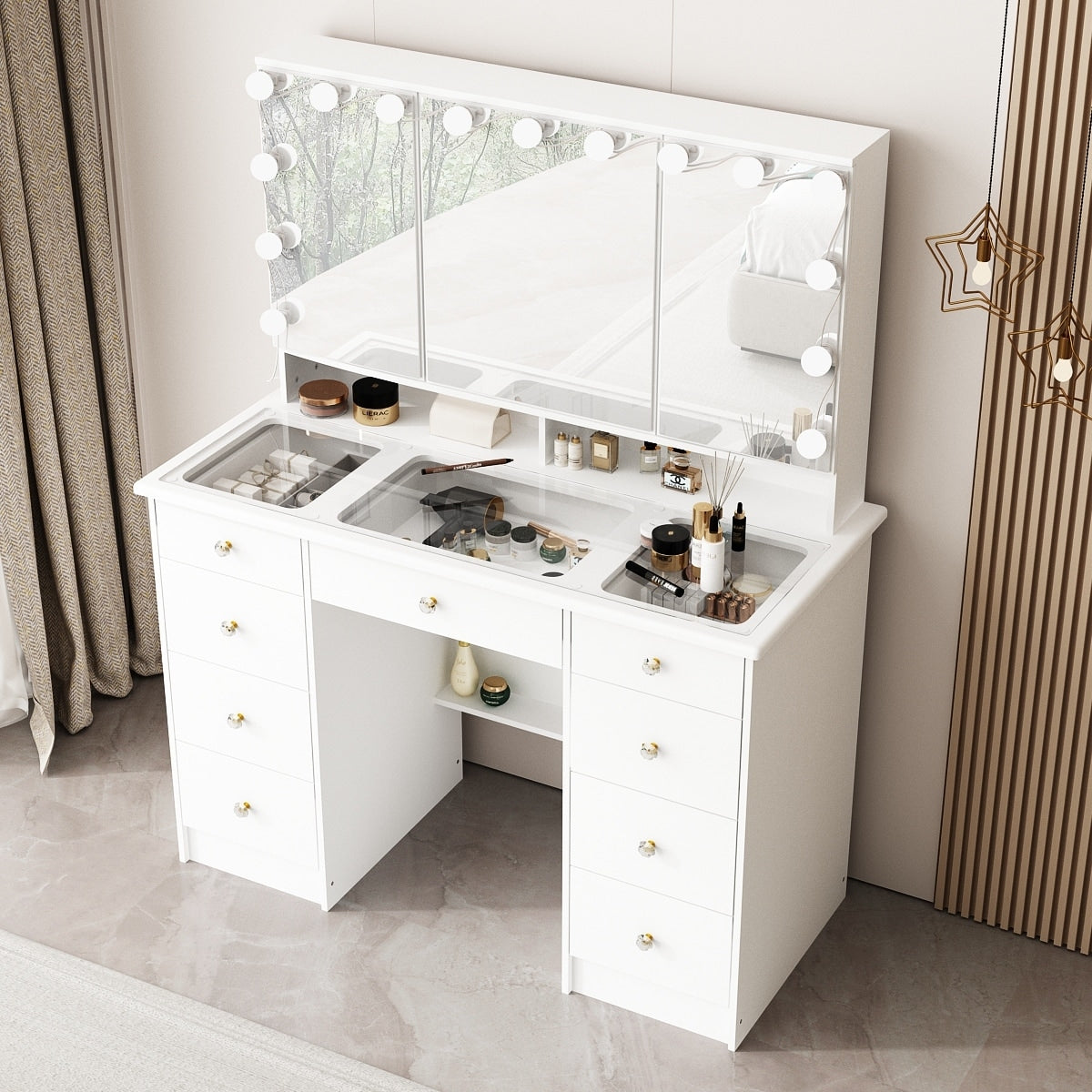 Mobiletto per il trucco con specchio a tre ante, illuminazione certificata, cassettiera con ripiano in vetro