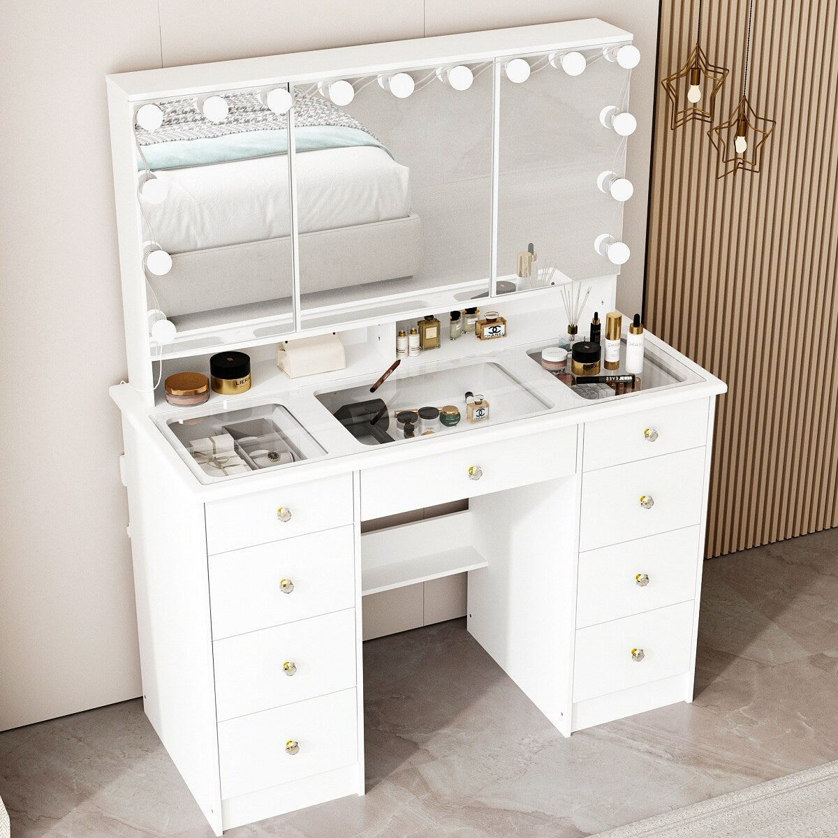 Mobiletto per il trucco con specchio a tre ante, illuminazione certificata, cassettiera con ripiano in vetro