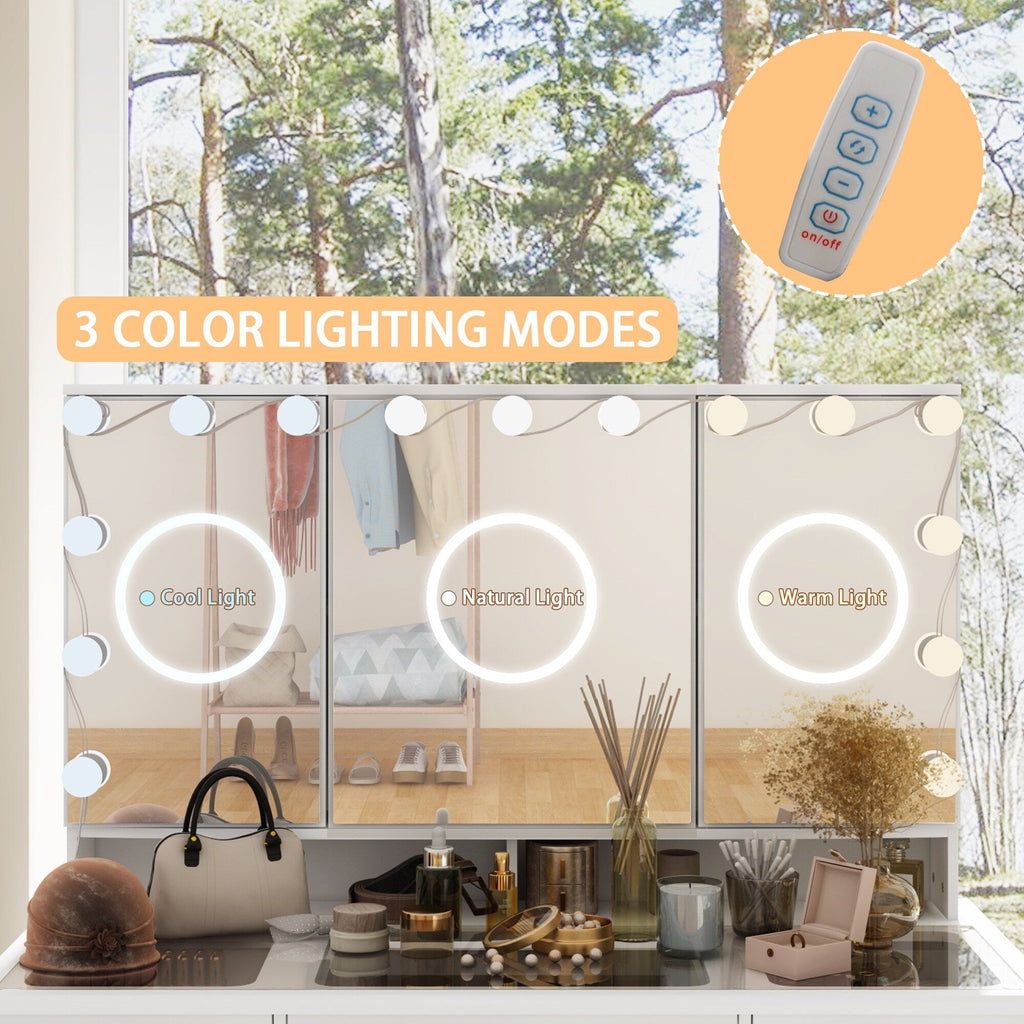 Mobiletto per il trucco con specchio a tre ante, illuminazione certificata, cassettiera con ripiano in vetro