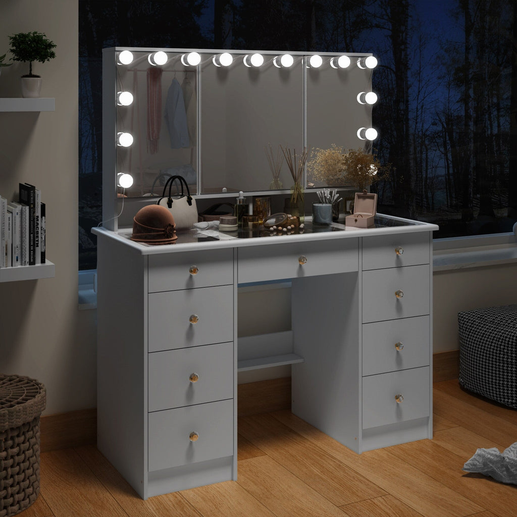 Mobiletto per il trucco con specchio a tre ante, illuminazione certificata, cassettiera con ripiano in vetro