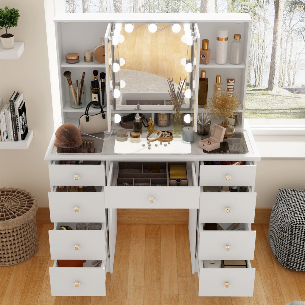Mobiletto per il trucco con specchio a tre ante, illuminazione certificata, cassettiera con ripiano in vetro