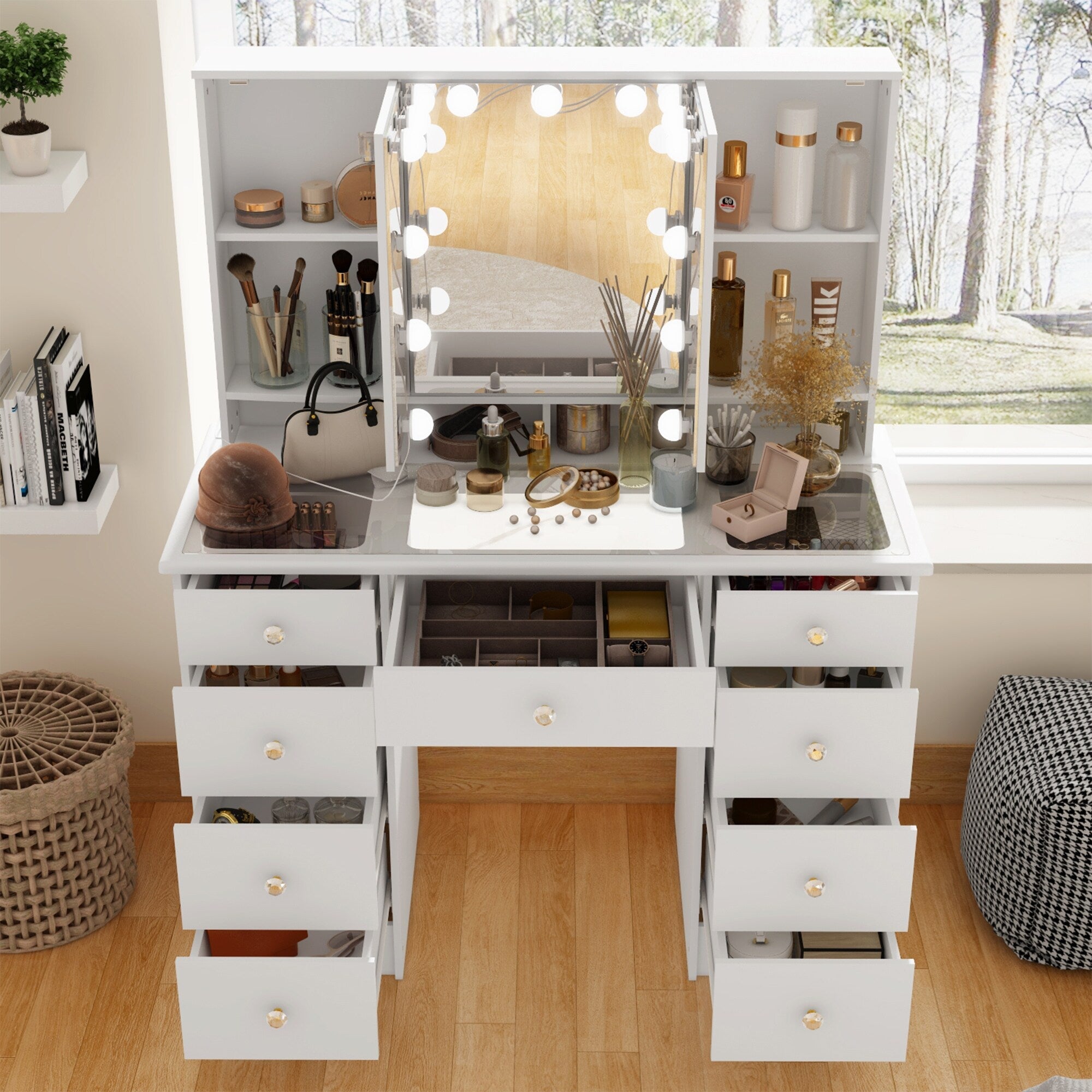Mobiletto per il trucco con specchio a tre ante, illuminazione certificata, cassettiera con ripiano in vetro