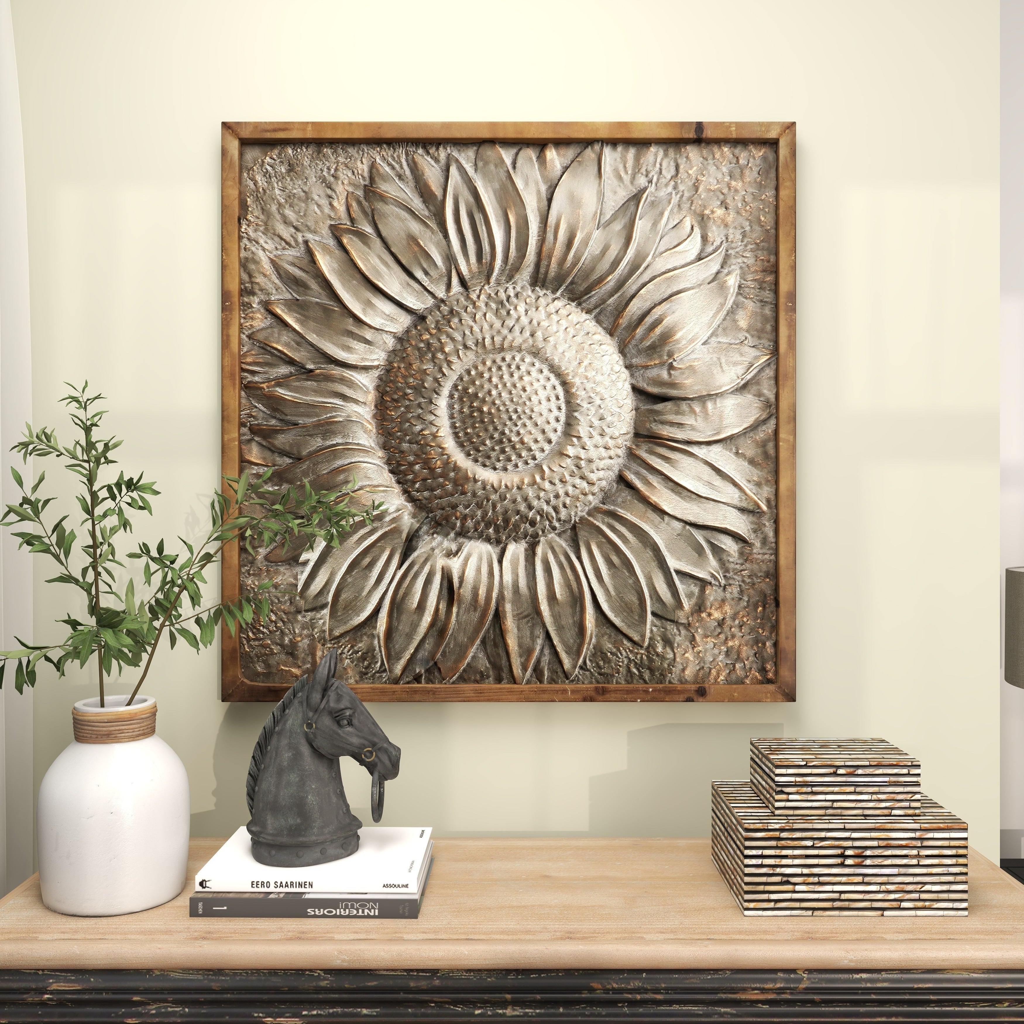 Decorazione da parete in metallo con motivo floreale a girasole e dettagli in rilievo - Grigio - Roche River Decor