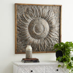 Decorazione da parete in metallo con motivo floreale a girasole e dettagli in rilievo - Grigio - Roche River Decor