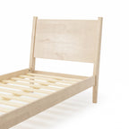 Letto a pannelli di metà secolo