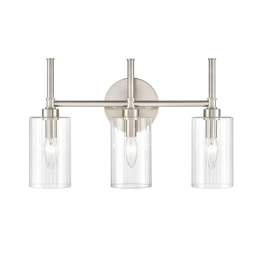 Lampada da tavolo per bagno Chastine di Millennium Lighting con paralumi in vetro trasparente bisellato