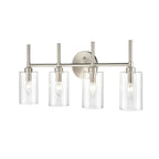Lampada da tavolo per bagno Chastine di Millennium Lighting con paralumi in vetro trasparente bisellato