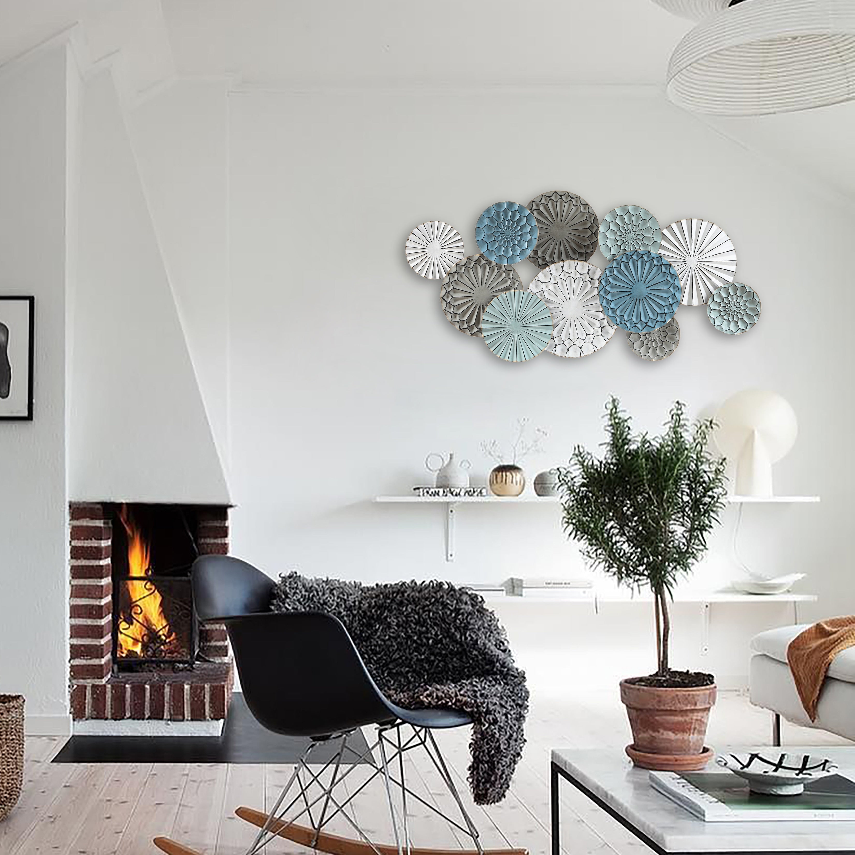 Decorazione da parete con piatti floreali in metallo multicolore