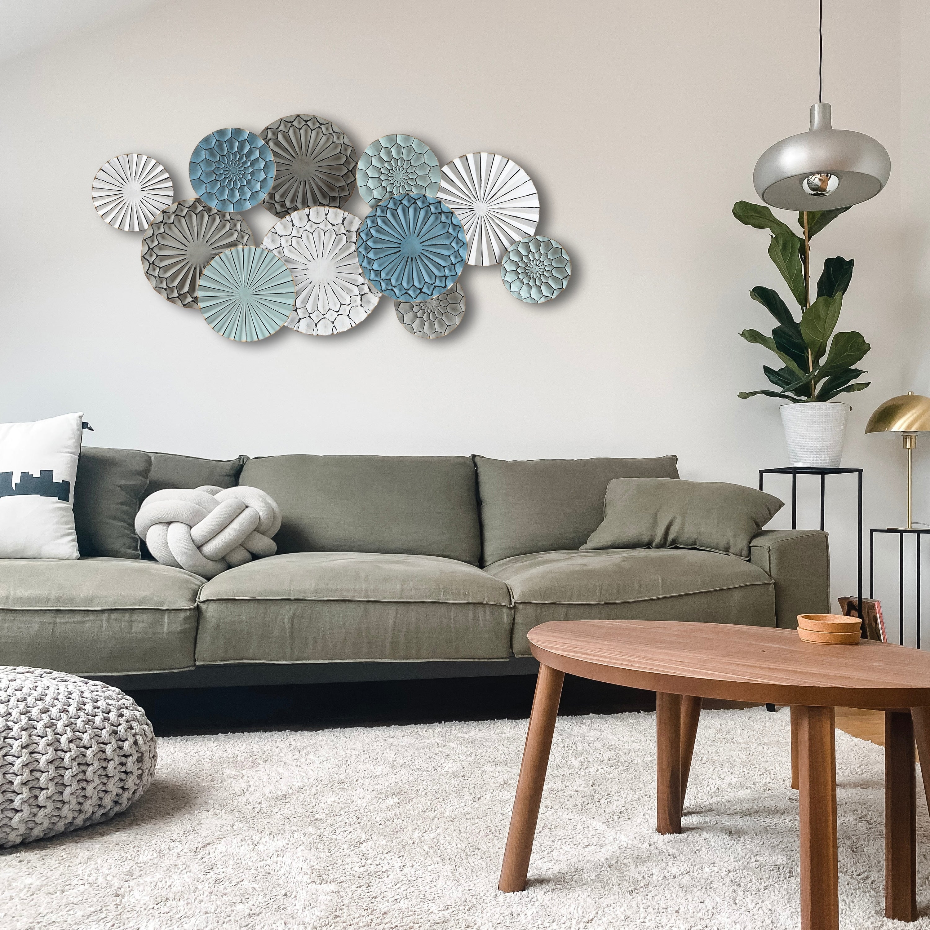 Decorazione da parete con piatti floreali in metallo multicolore