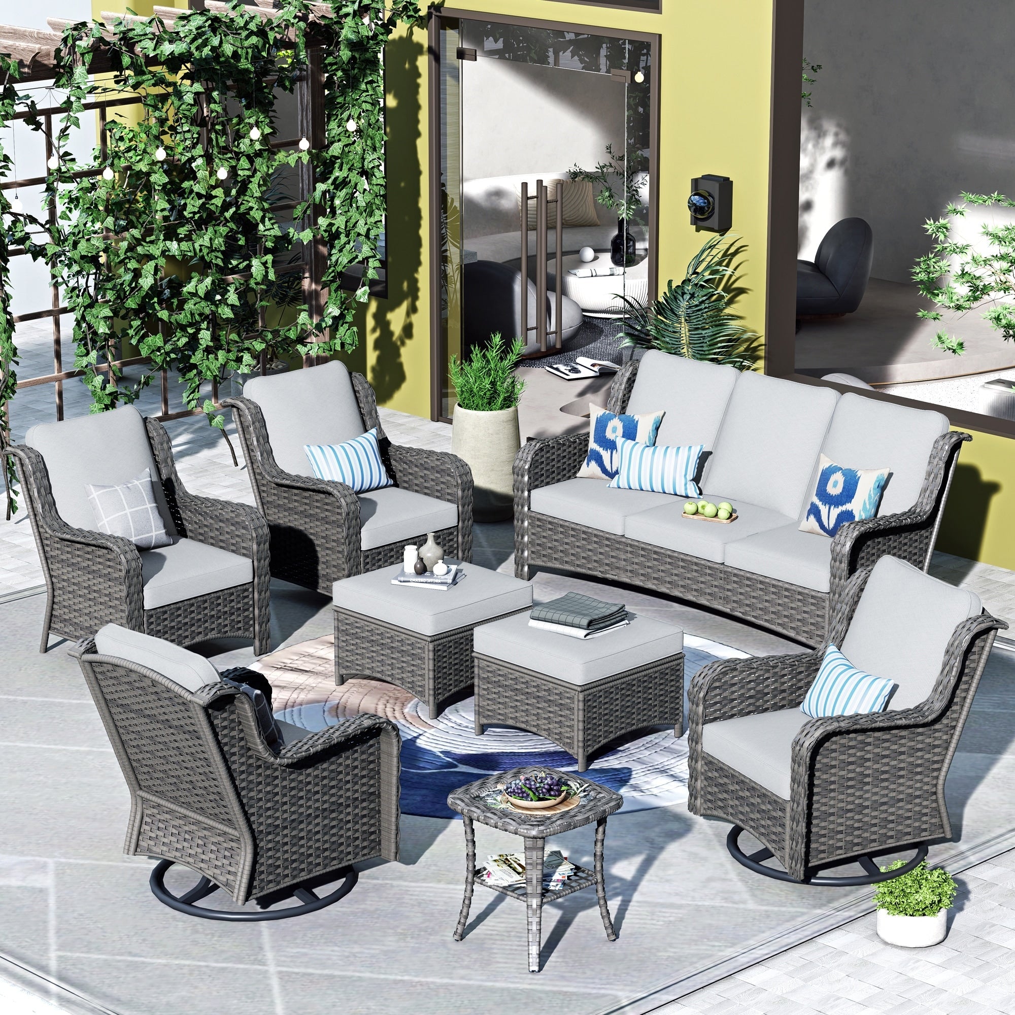 Set di 8 sedie girevoli in vimini per patio OVIOS