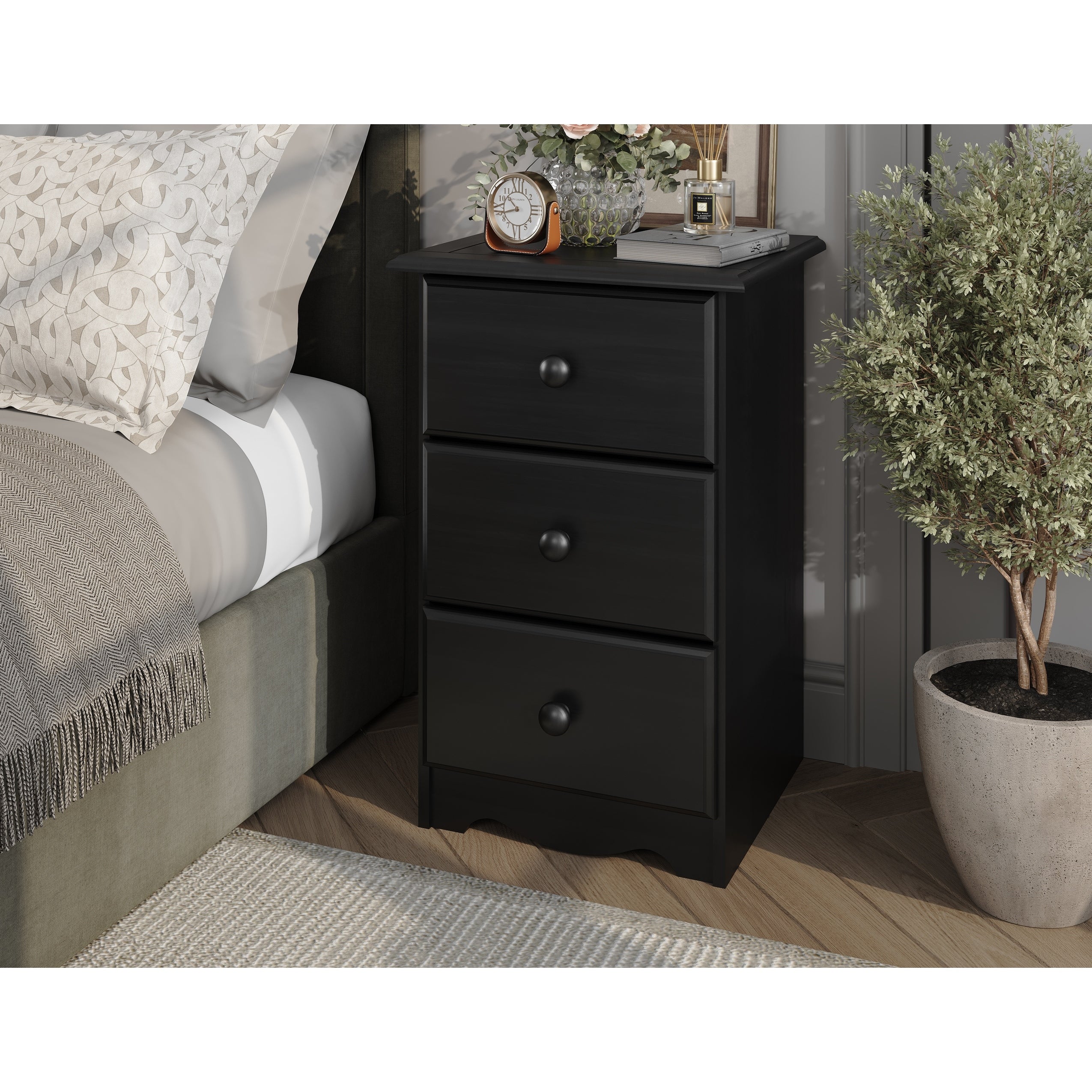 Comodino Palace Imports in legno massello al 100% con 3 cassetti e pomelli in metallo o legno