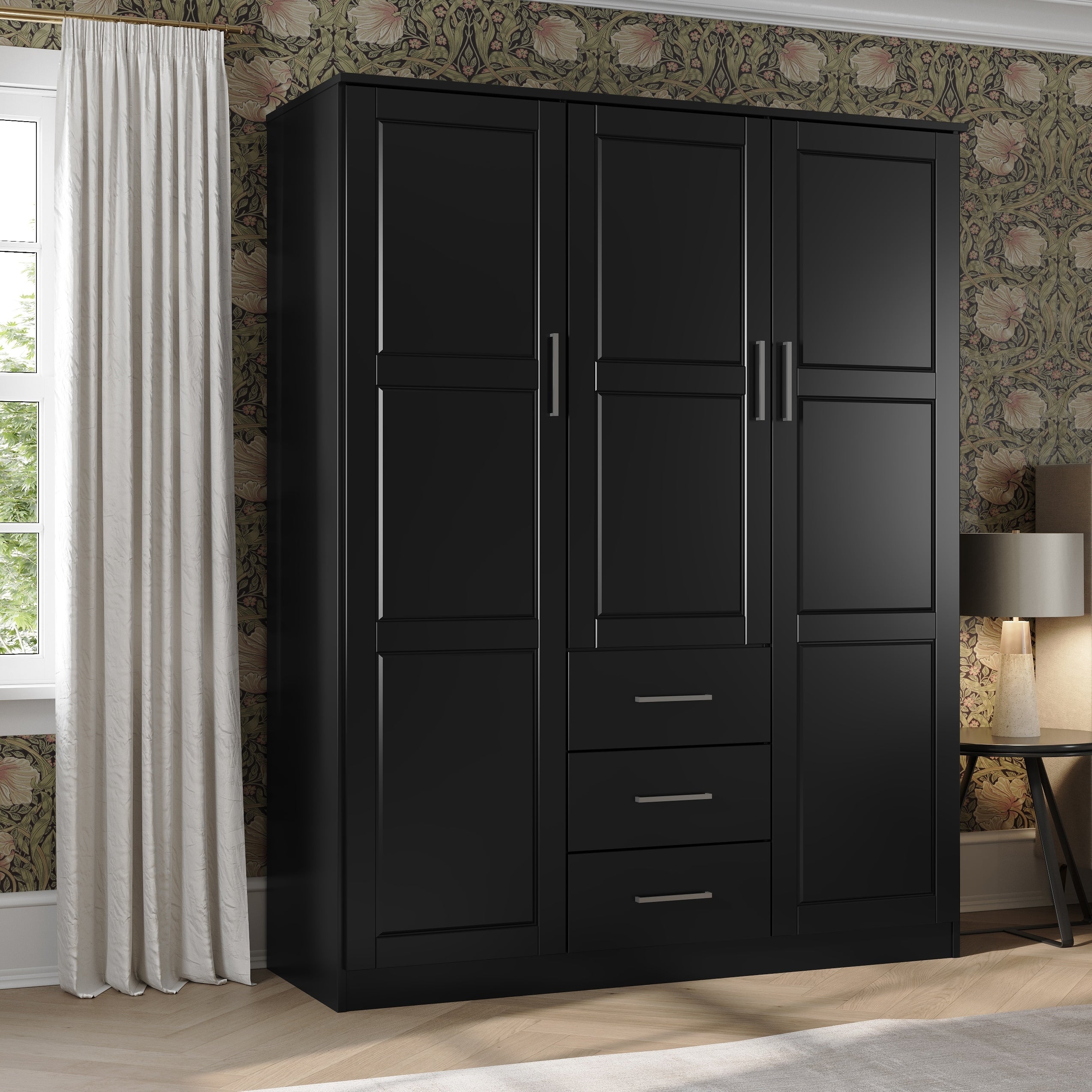 Armadio guardaroba Cosmo a 3 ante in legno massello al 100% di Palace Imports con ante in legno massello o a specchio