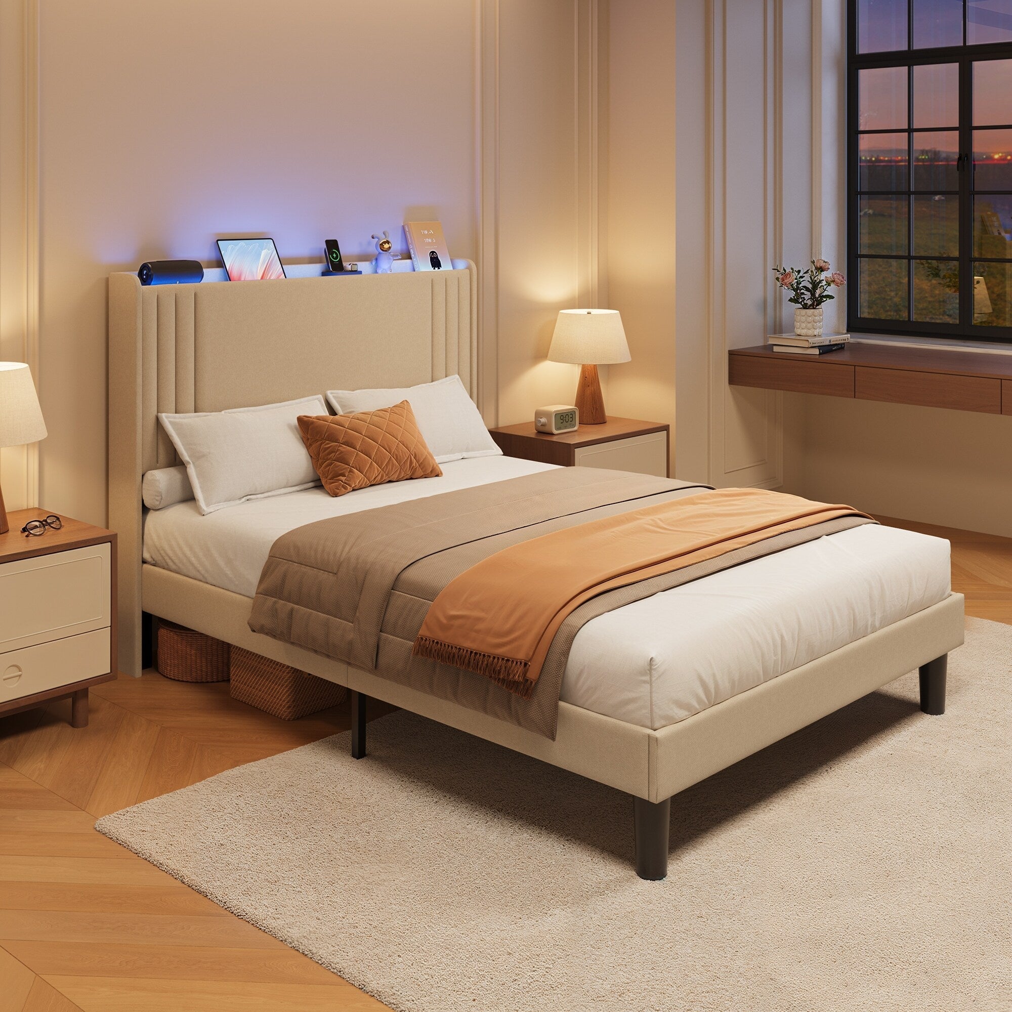 Letto imbottito con canali verticali queen/full e testiera wingback