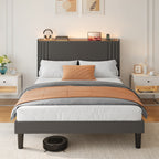Letto imbottito con canali verticali queen/full e testiera wingback