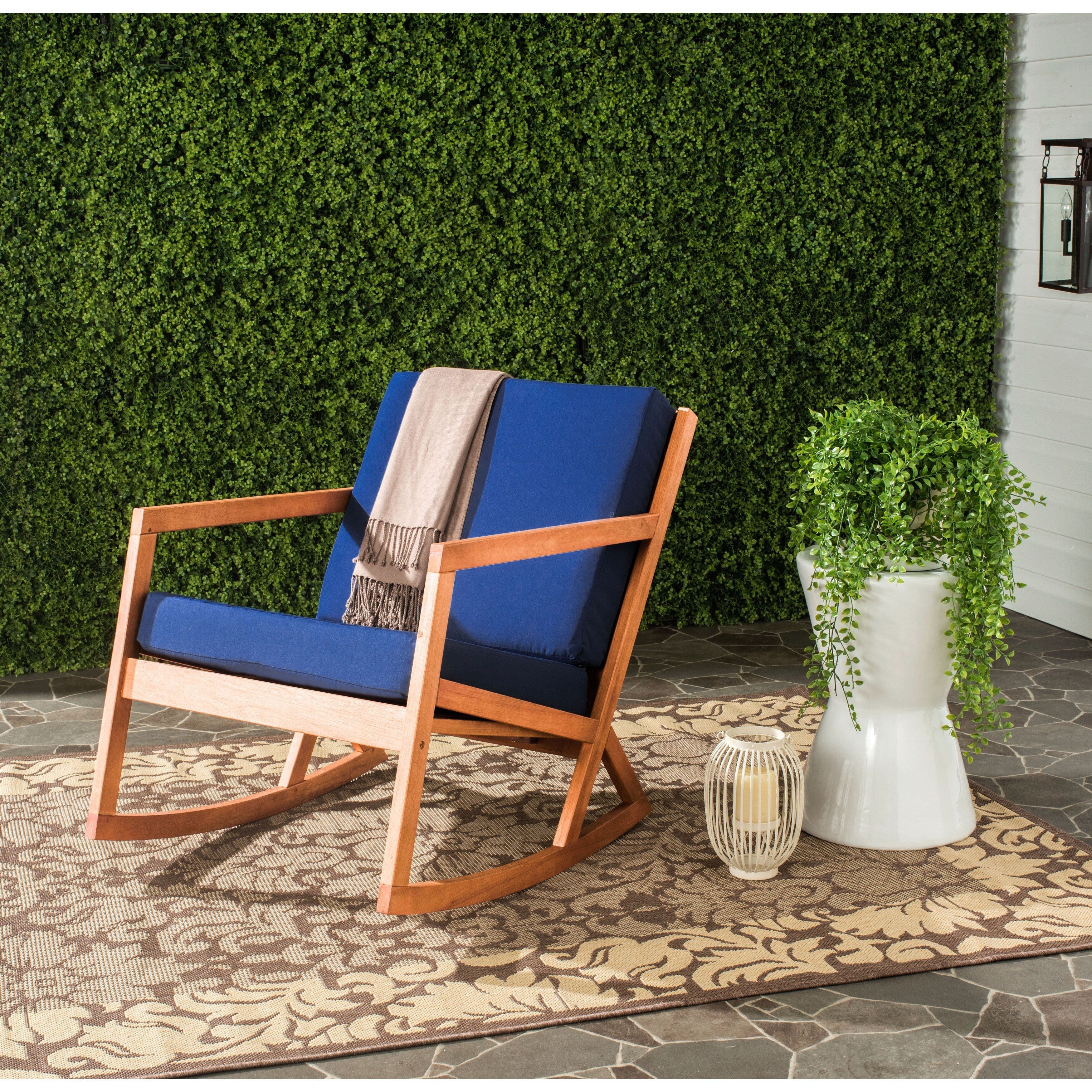 Sedia a dondolo da esterno SAFAVIEH Makaila con cuscino - 26L x 31P x 38A