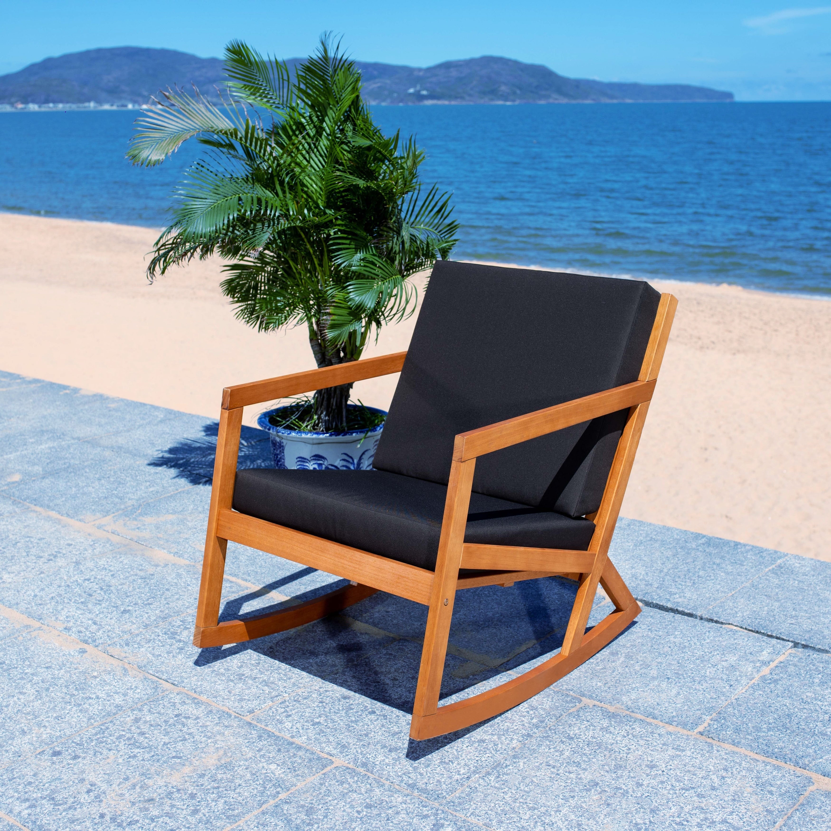 Sedia a dondolo da esterno SAFAVIEH Makaila con cuscino - 26L x 31P x 38A
