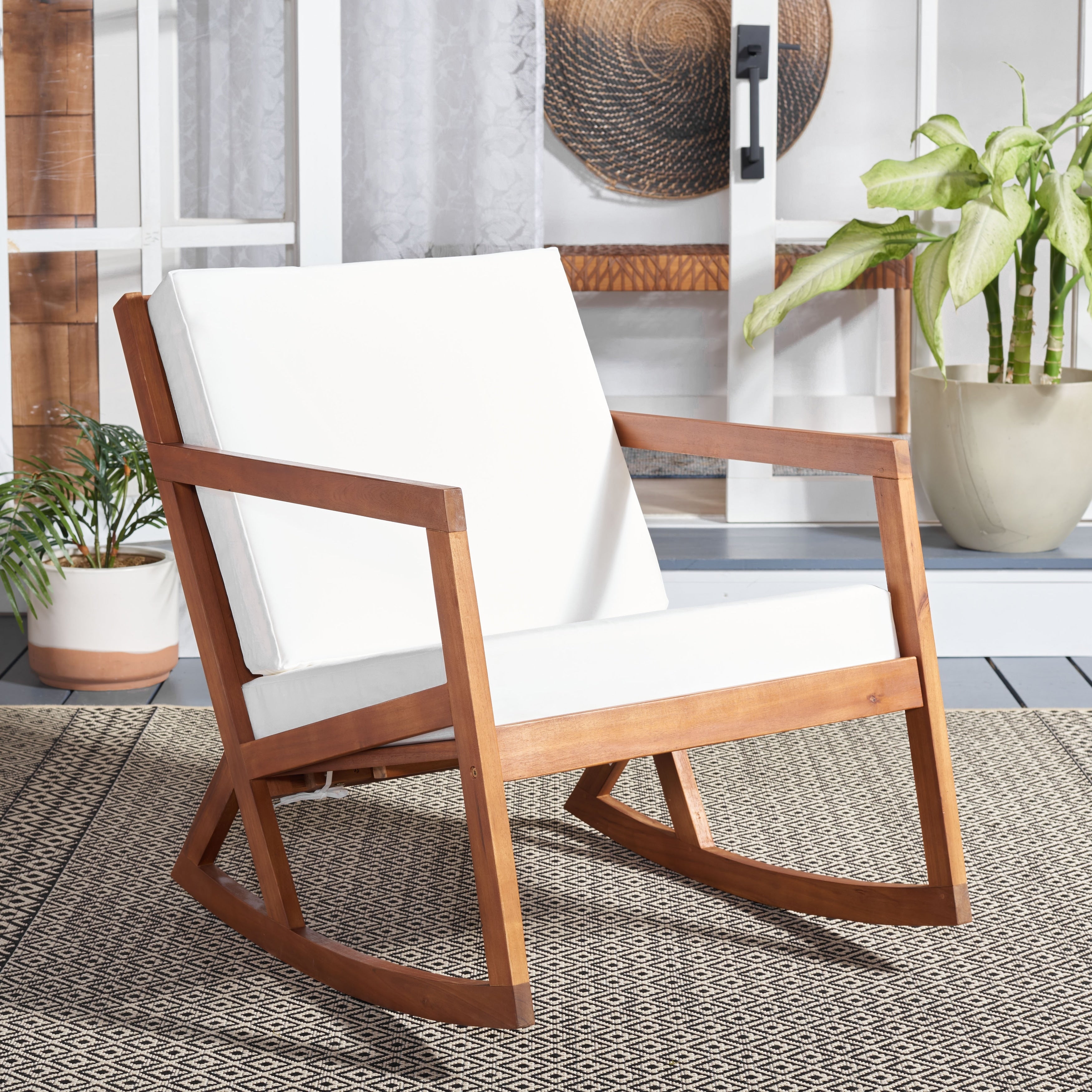 Sedia a dondolo da esterno SAFAVIEH Makaila con cuscino - 26L x 31P x 38A