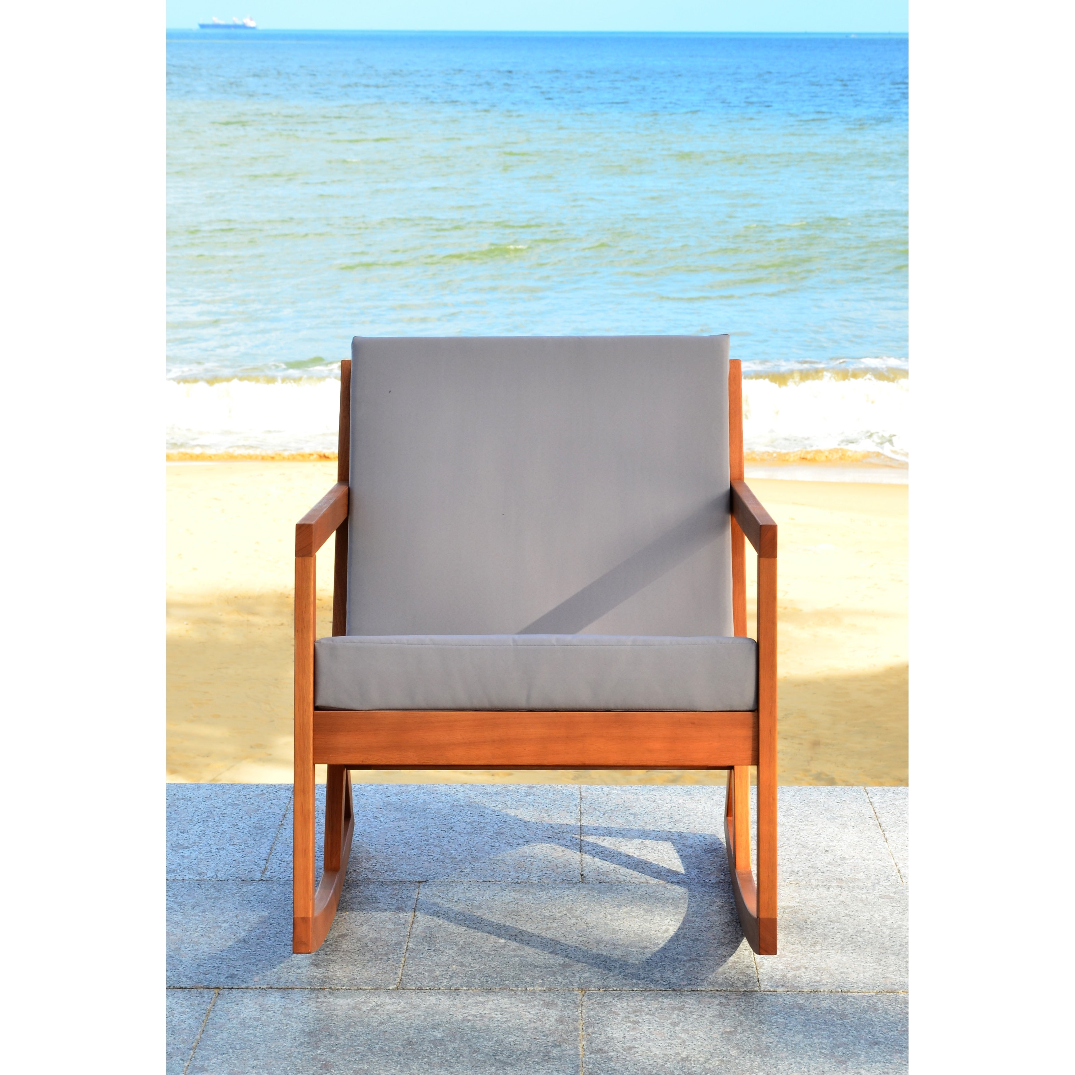 Sedia a dondolo da esterno SAFAVIEH Makaila con cuscino - 26L x 31P x 38A