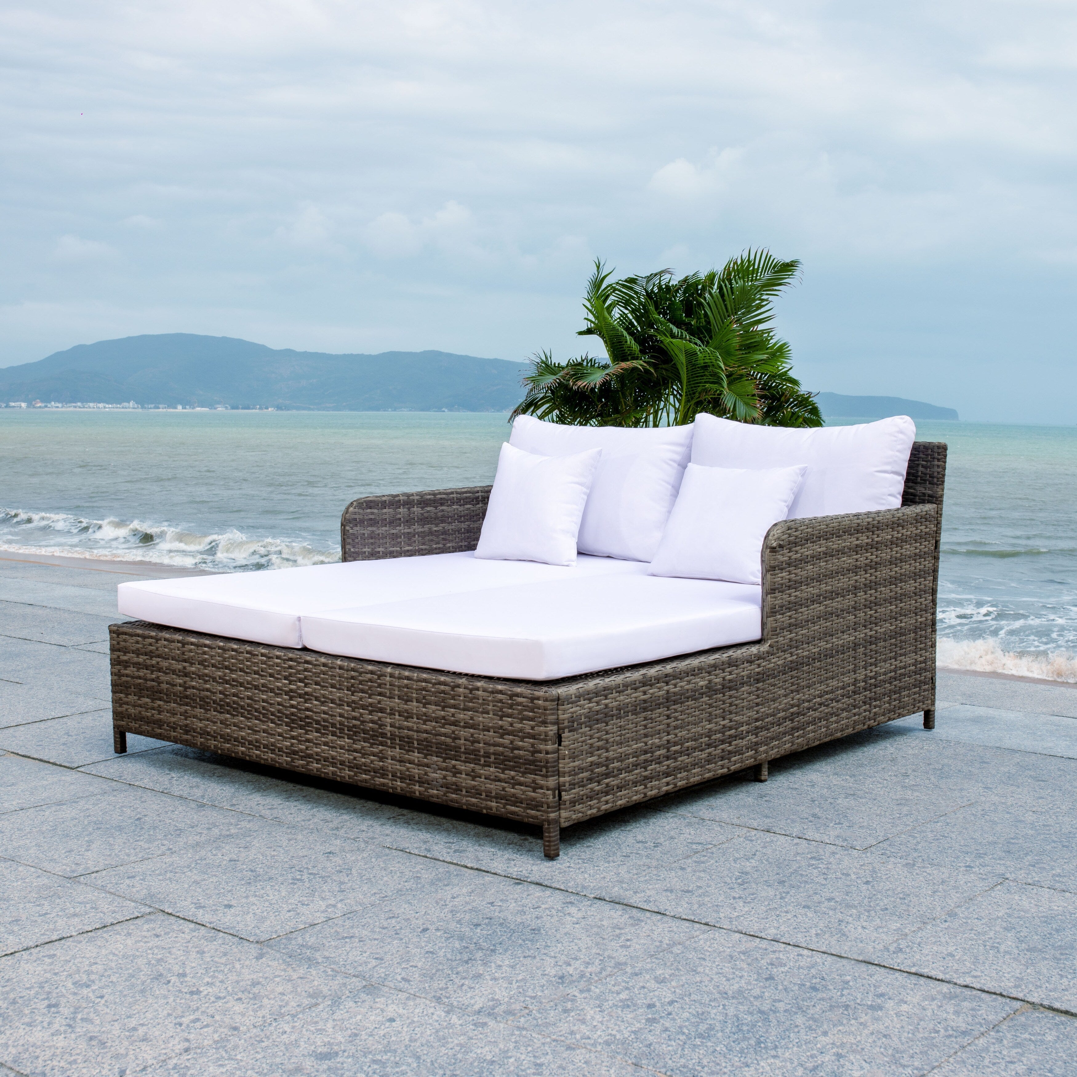 Divano letto da esterno in vimini Taniyah SAFAVIEH con cuscino e cuscini - 53L x 28P x 62A