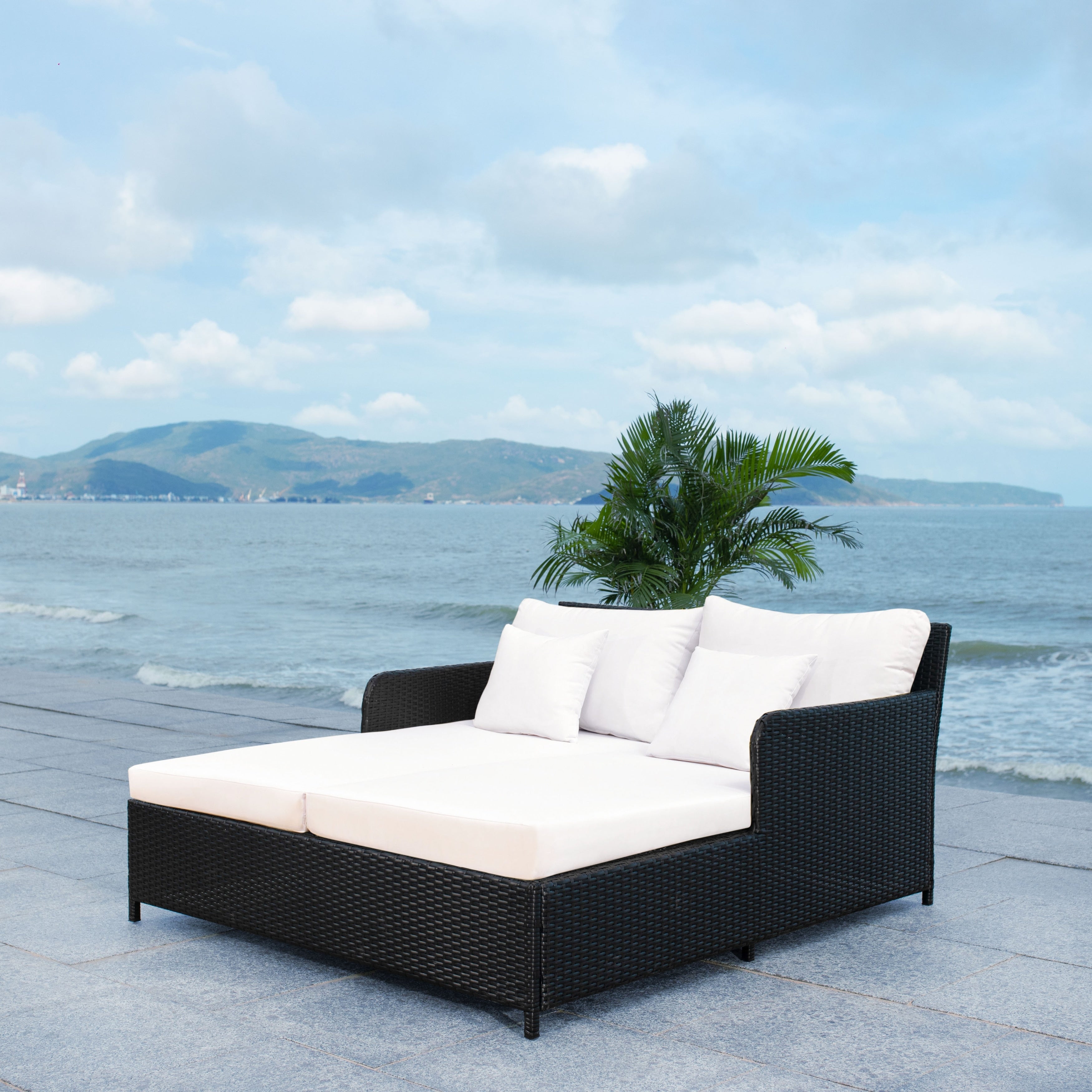 Divano letto da esterno in vimini Taniyah SAFAVIEH con cuscino e cuscini - 53L x 28P x 62A