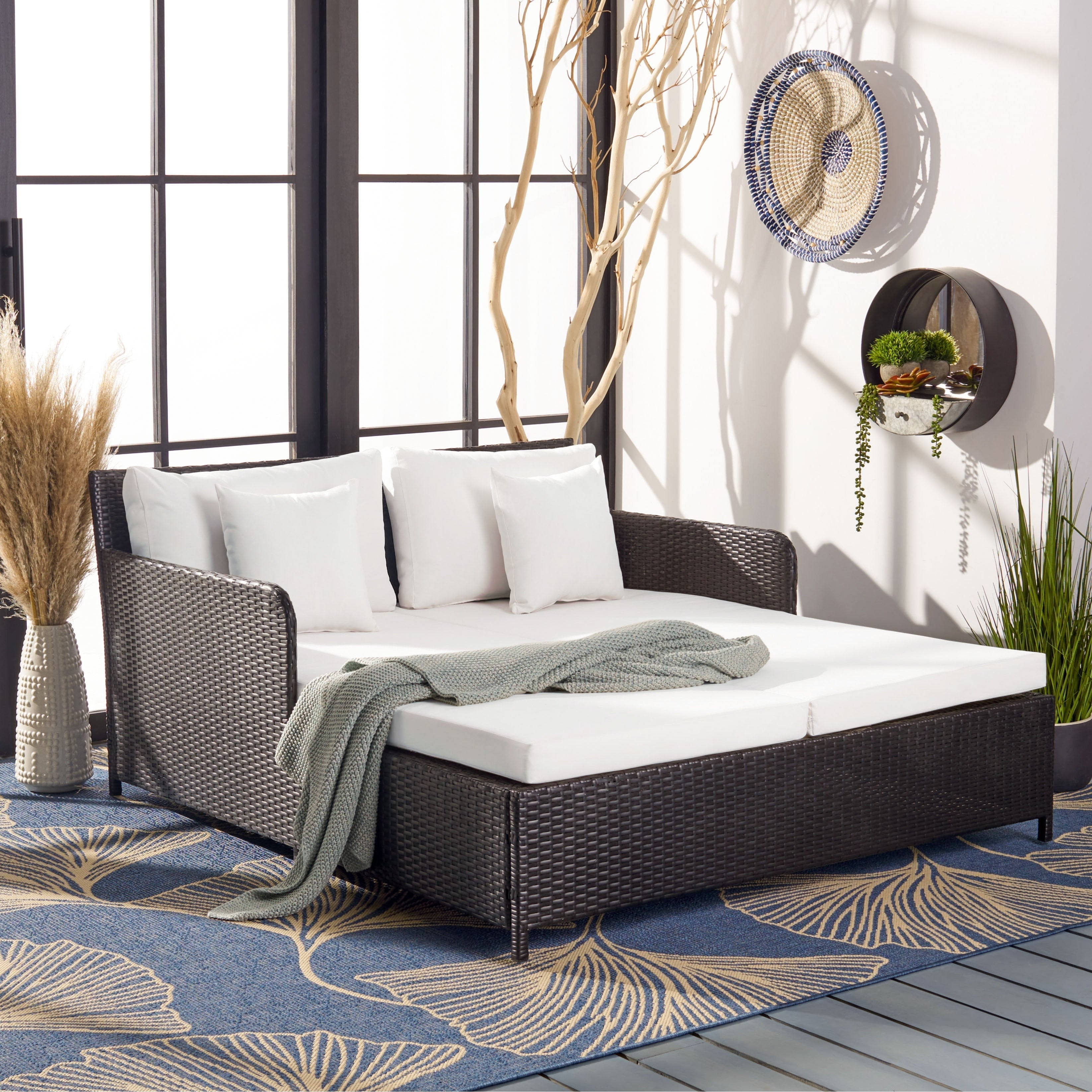 Divano letto da esterno in vimini Taniyah SAFAVIEH con cuscino e cuscini - 53L x 28P x 62A