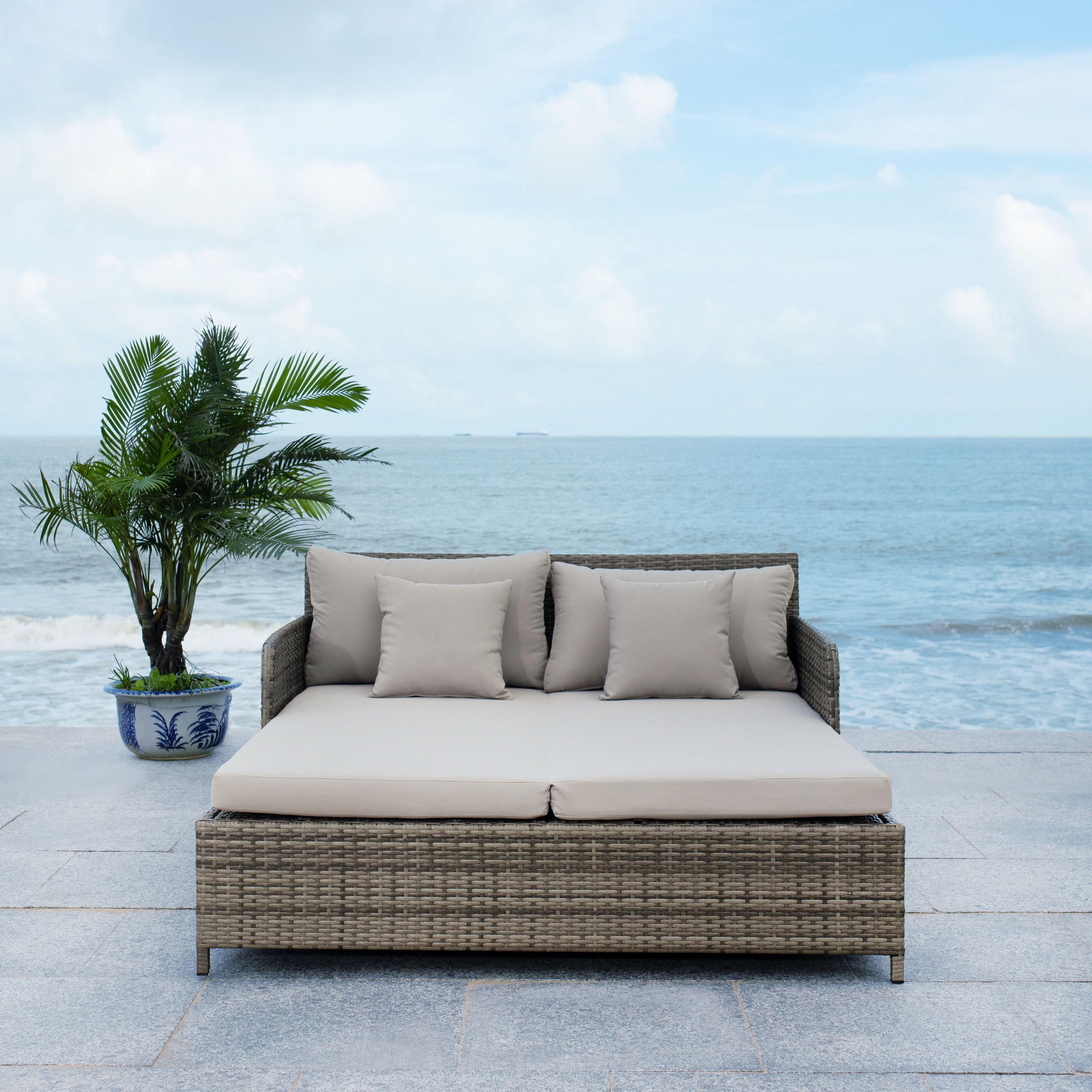 Divano letto da esterno in vimini Taniyah SAFAVIEH con cuscino e cuscini - 53L x 28P x 62A