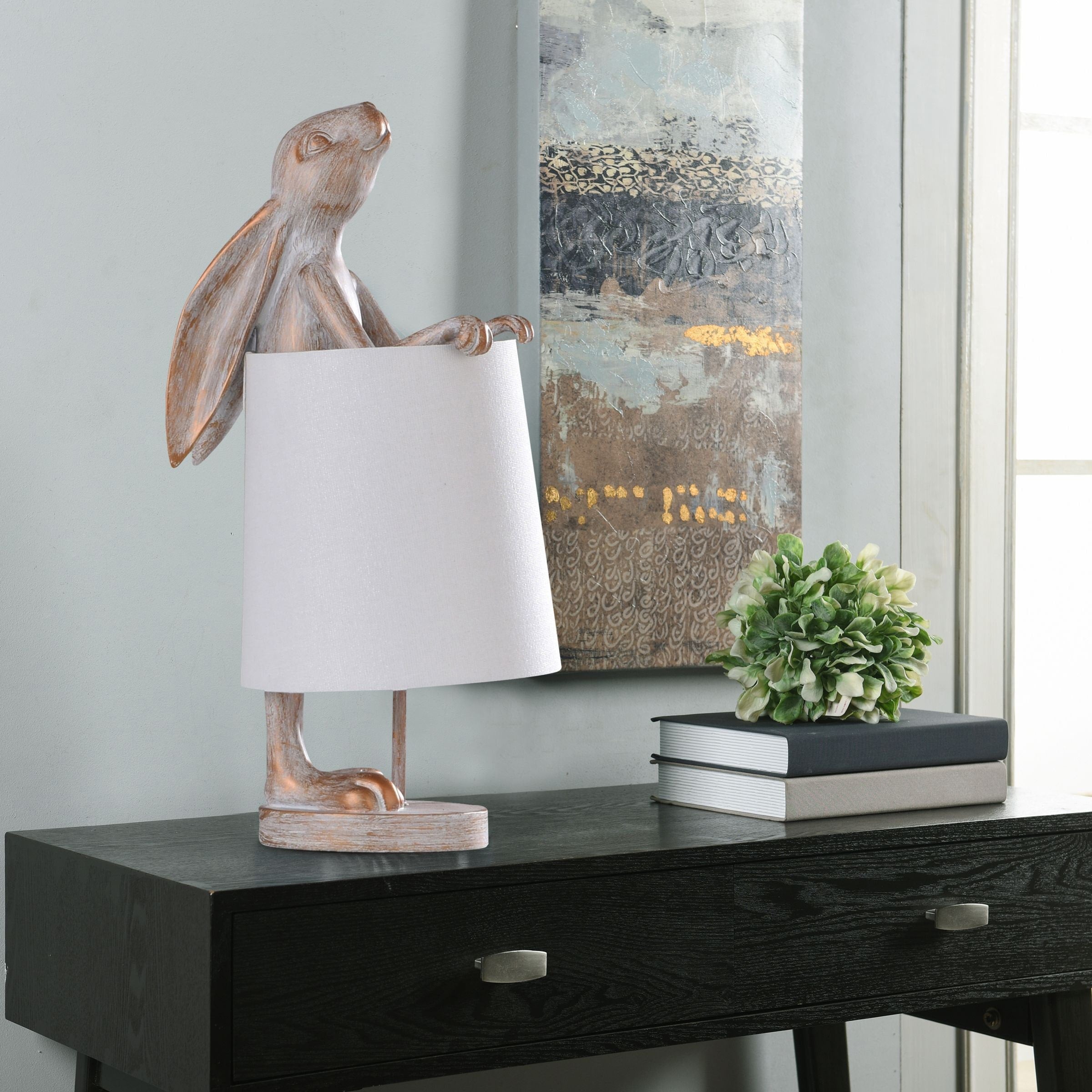 Lampada da scrivania StyleCraft Malta in rame chiaro e bianco lavato a forma di coniglio