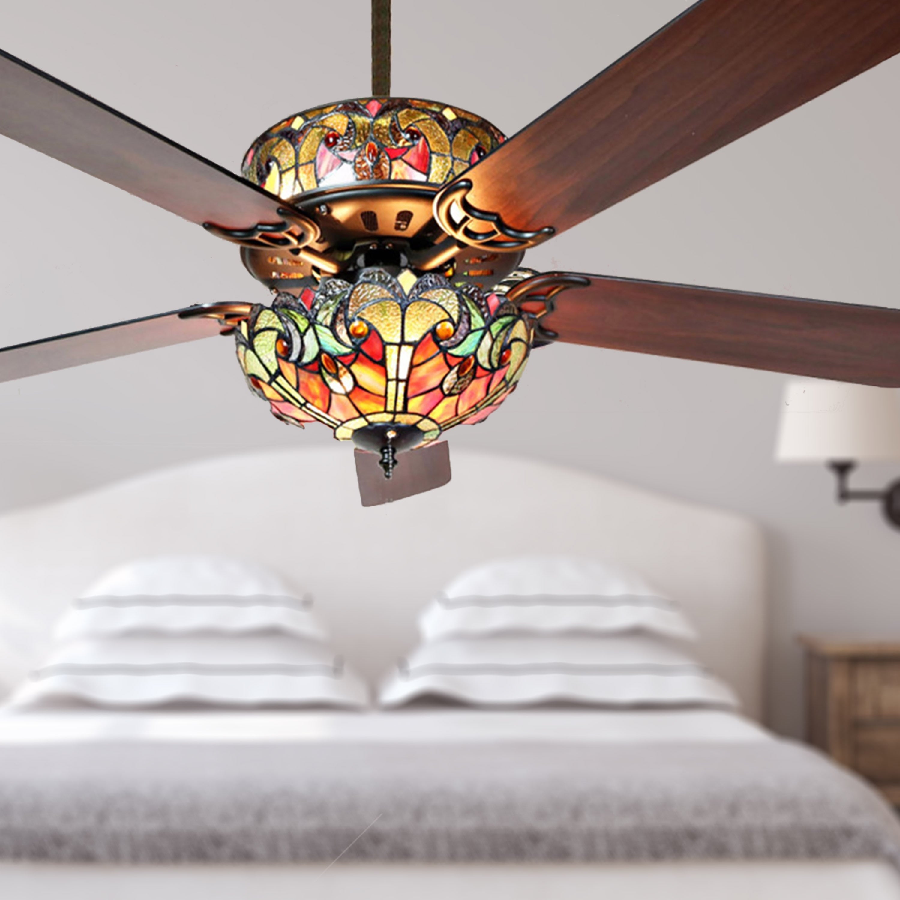 Ventilatore da soffitto Halston in vetro colorato in stile Tiffany - Spice - 52L x 52W x 19H - 52L x 52W x 19H