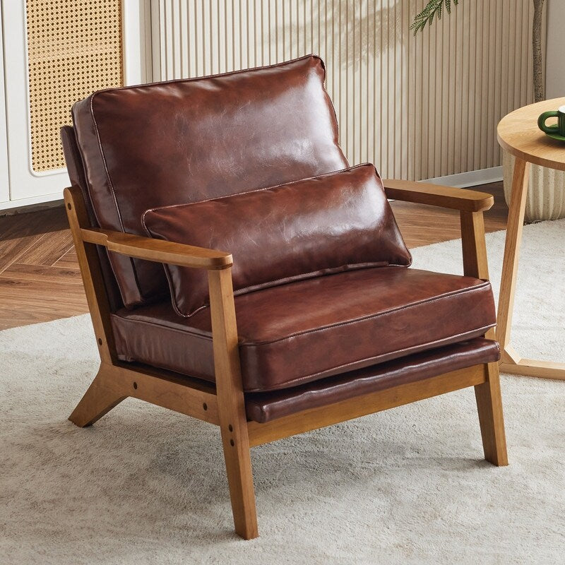 Poltrona imbottita in misto lino con gambe in legno e un cuscino beige